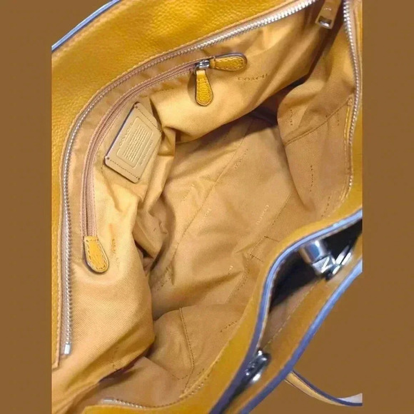 COACH Turnlock Chain Tote shoulder bag in camel - Picture 8 of 14